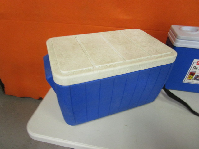 lot 29 image: Lot of Coolers