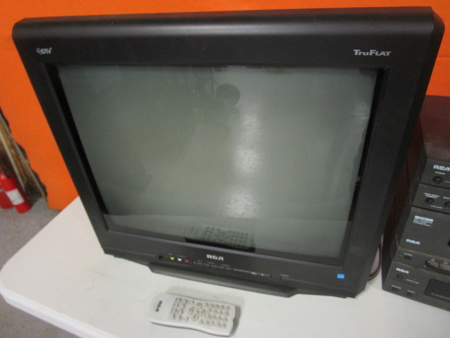 lot 31 image: TV, Stereos, Speakers, Alarm Clocks