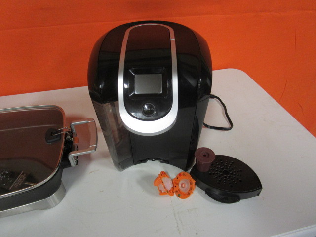 lot 32 image: Keurig Coffee Machine, (New) Slow Cooker, Electric Skillet