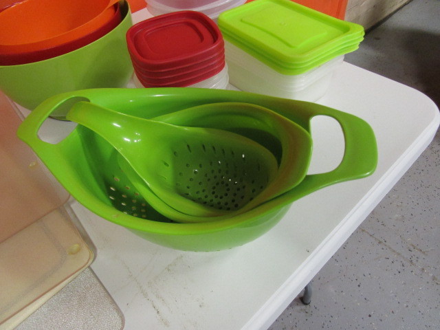 lot 33 image: Misc Kitchen Items