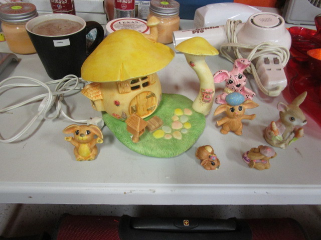 lot 36 image: Luggage & Misc Household Lot