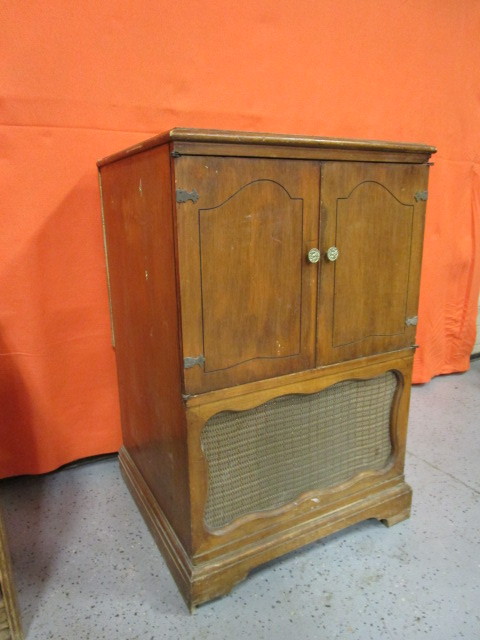 lot 42 image: (2) Vintage Cabinets