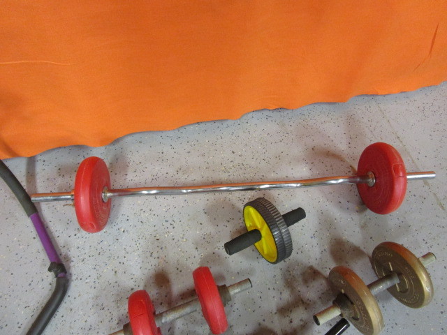 lot 43 image: Lot of Workout Items