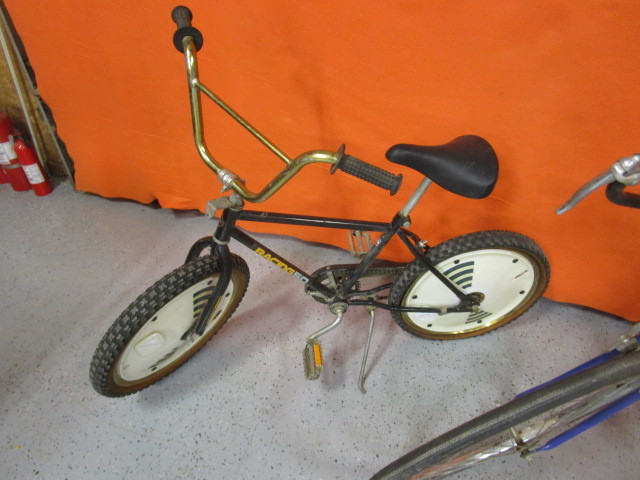 lot 46 image: Bikes