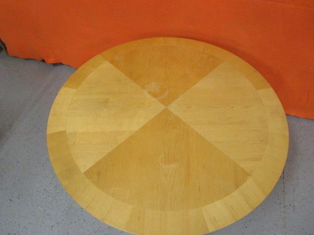 lot 49 image: Table