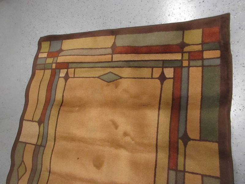 lot 10 image: 5x7 12 Area Rug