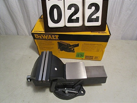 lot 22 image: DeWalt 6 Heavy Duty Bench Vise