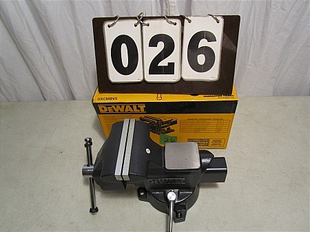 lot 26 image: DeWalt 5 Heavy Duty Bench Vise