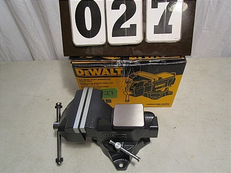 lot 27 image: DeWalt 4.5 Heavy Duty Work Shop Bench Vise