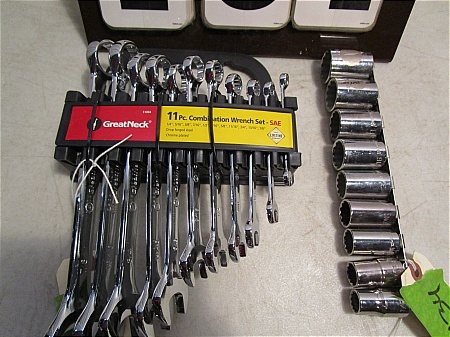 lot 134 image: Great Neck 11 pc Combination Wrench Set