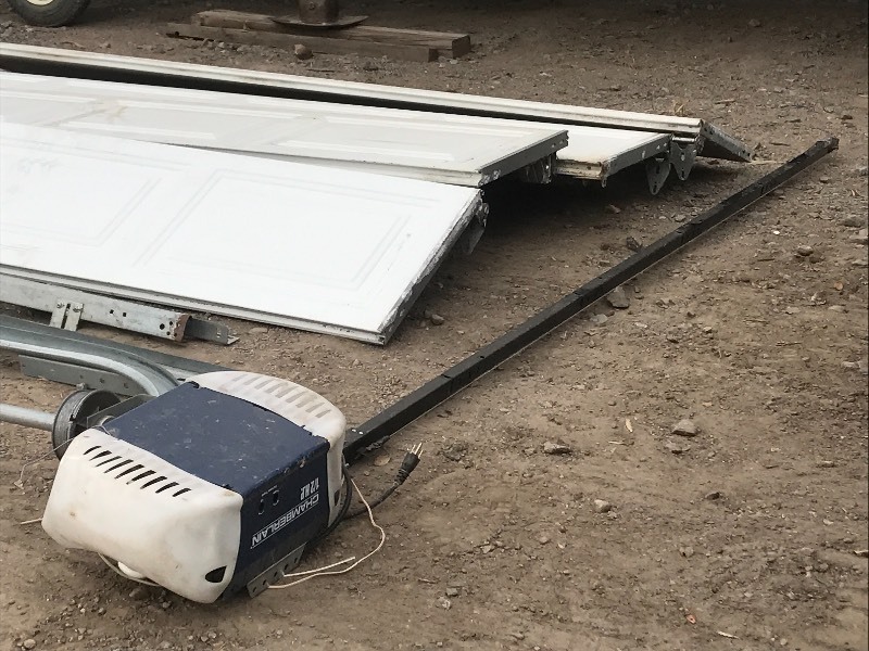 lot 9 image: Aluminum Garage Door Set
