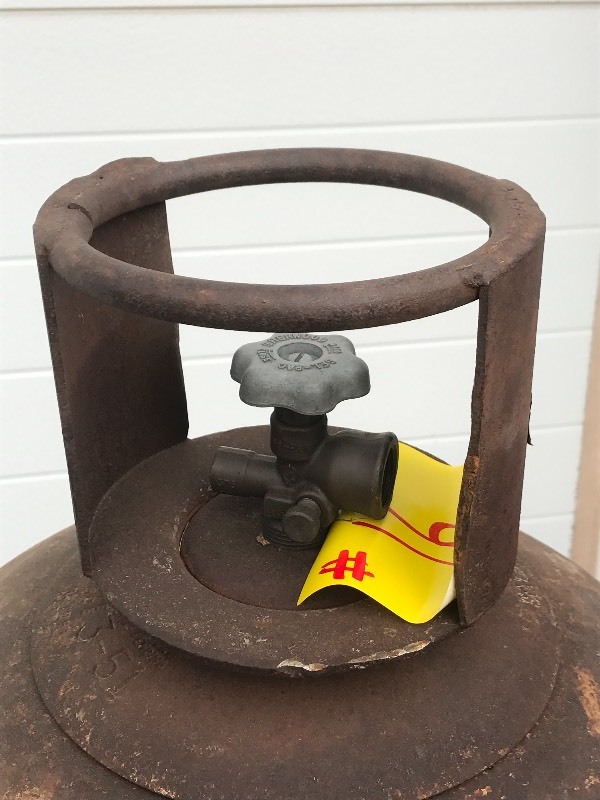 lot 16 image: 100# LP Tank