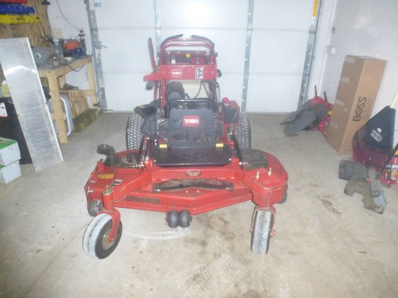 lot 1 image: 2017 Toro 60 Grand Stand Mower