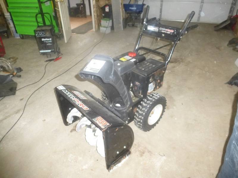 lot 4 image: 2017 MTD PRO Snow Blower 28