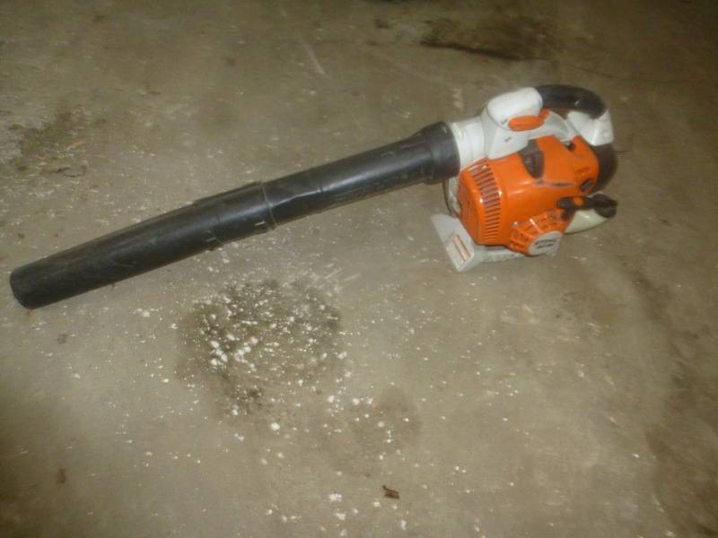 lot 10 image: Stihl Blower