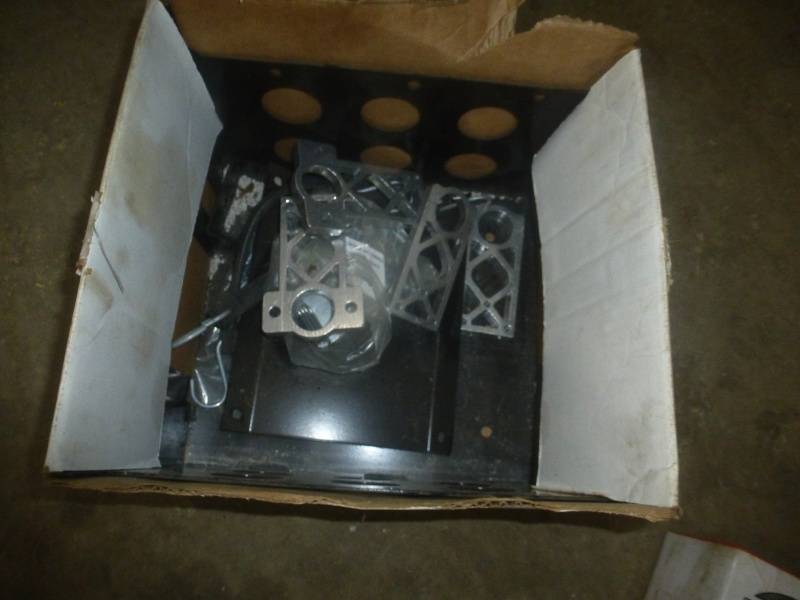 lot 26 image: Multi Rack Trailer Bracket