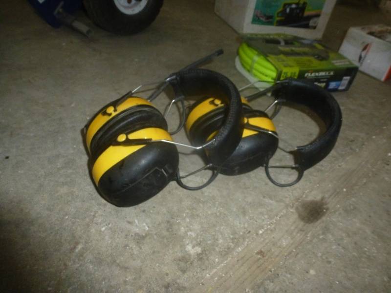 lot 28 image: 3M Ear Muff