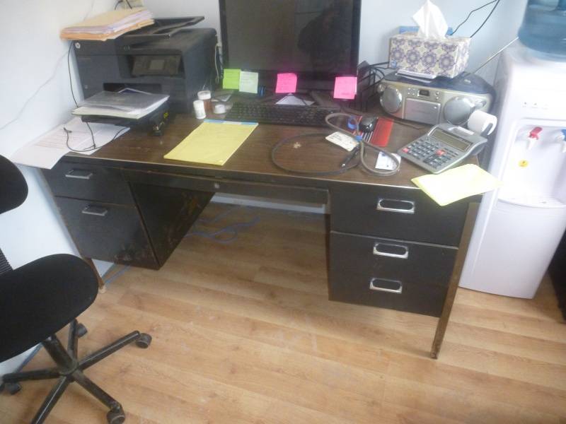 lot 46 image: Steel Office Desk