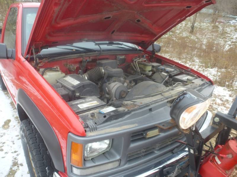 lot 5 image: 1997 Chevy Cheyenne 4WD Plow Truck