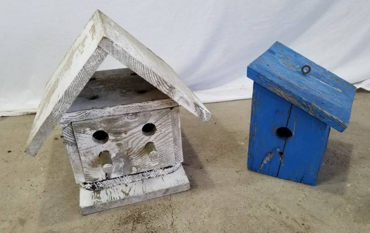 lot 8 image: Vintage Bird Houses lot of 2