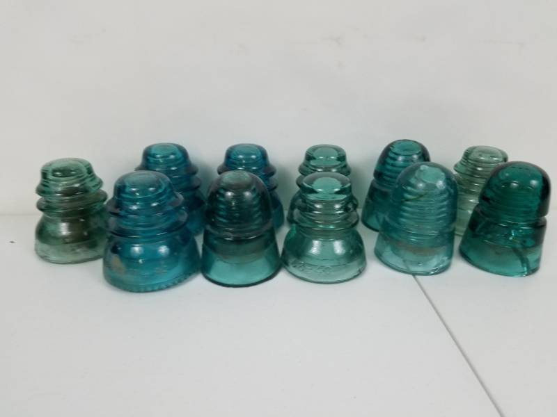 lot 21 image: Vintage 11 Aqua Green Glass Insulators
