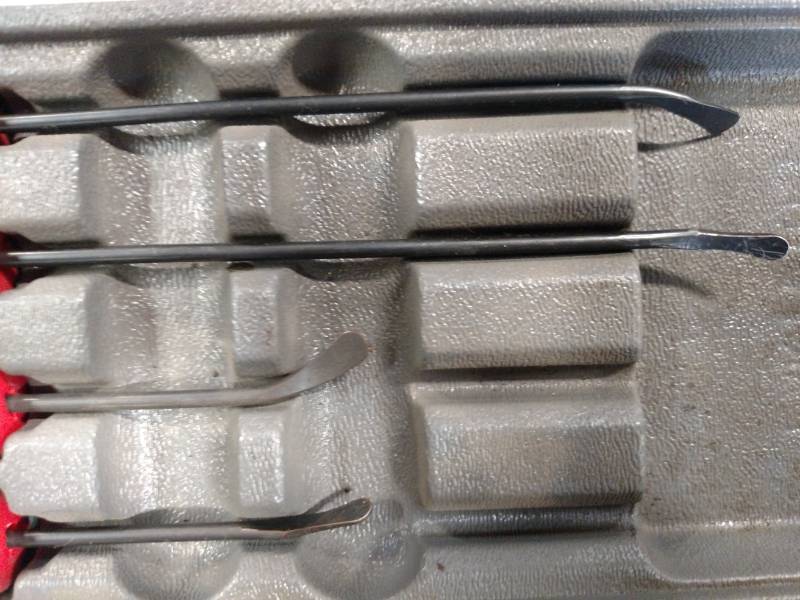 lot 90 image: Snap-On Lip Seal Tools...