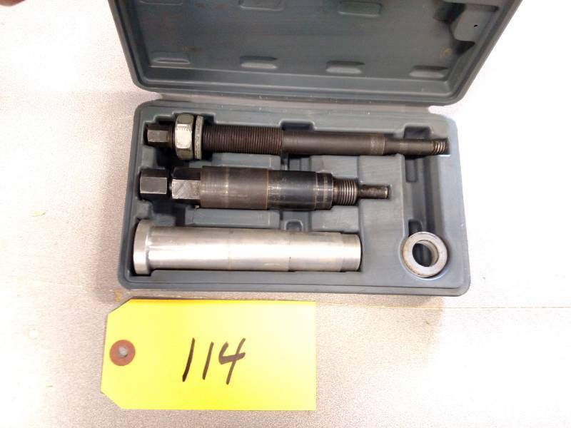 lot 114 image: Matco Ford 3 Valve Broken Spark Plu...