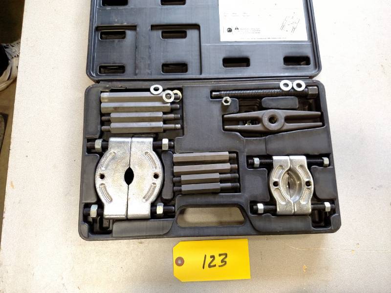 lot 123 image: Matco MST4518 Bearing Separator Set...