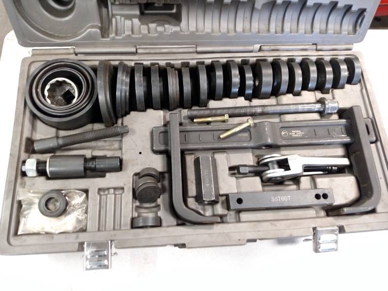lot 168 image: OTC Hub Grappler Kit...