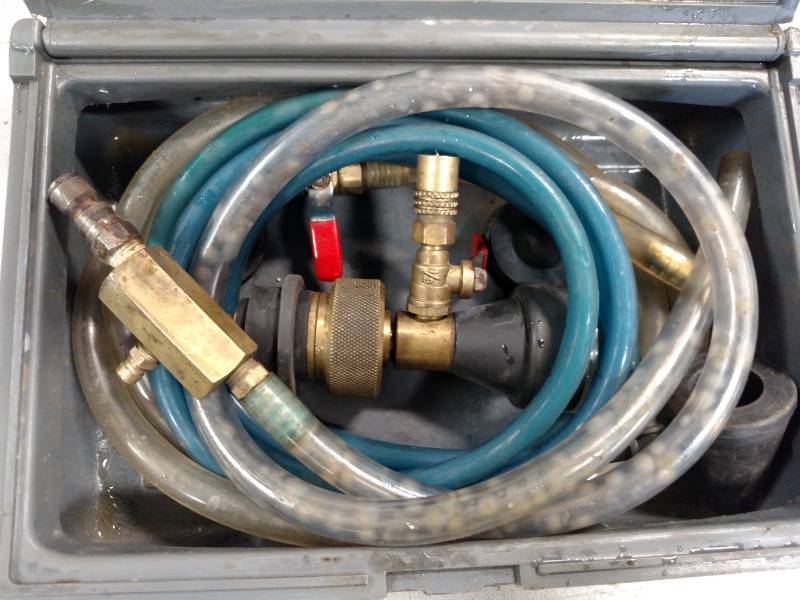 lot 250 image: Uview Leak Detector...