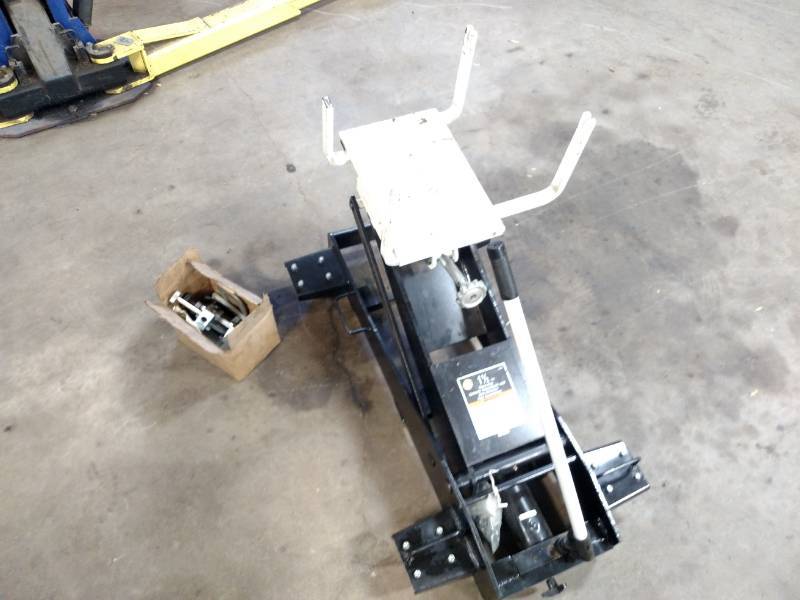 lot 11 image: Omega 1 12 Ton Heavy Duty Hydrauli...