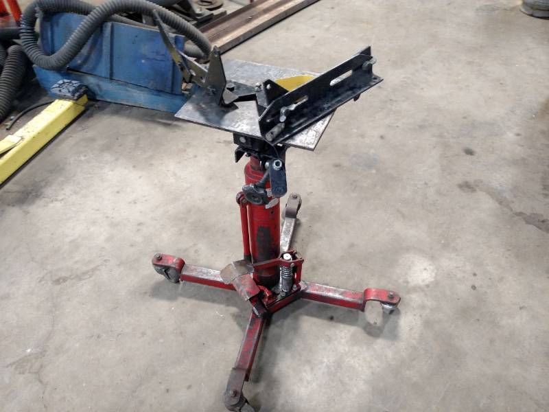lot 18 image: ATD Hydraulic Transmission Jack...
