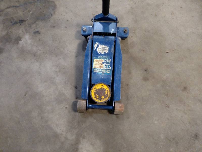 lot 20 image: Napa 3 12 Ton Floor Jack...