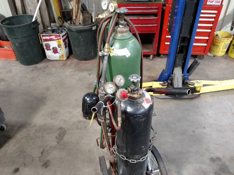 lot 23 image: Smith OxyAcetylene Torch Set, Incl...