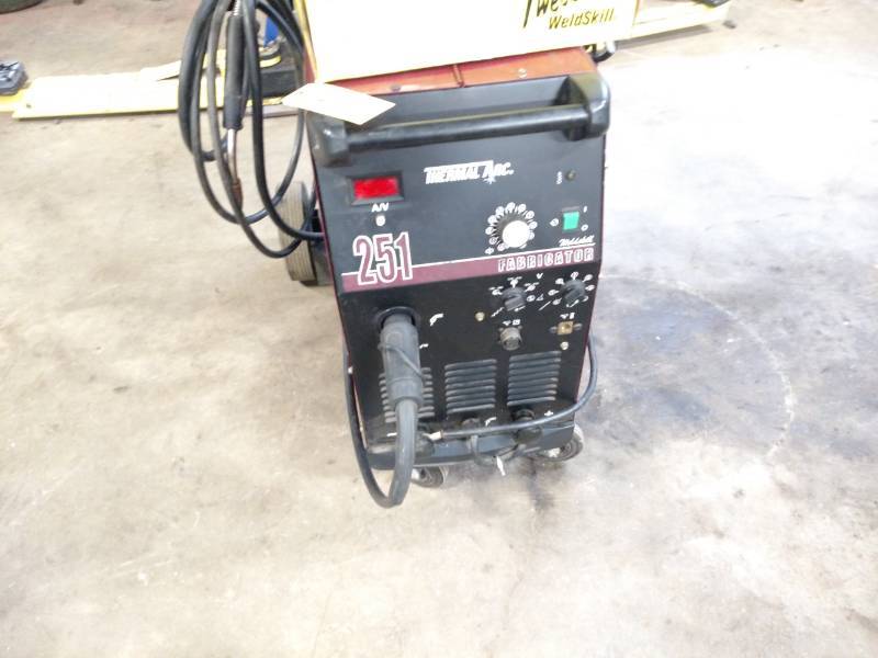 lot 24 image: Thermal Arc 251 Fabricator Wirefeed...
