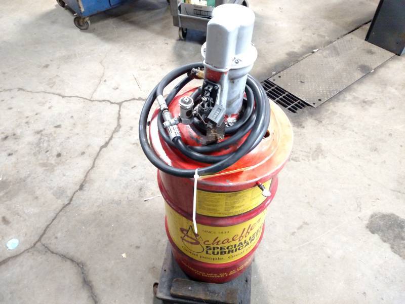 lot 43 image: 167 Moly Synthetic Gear Lube 70-140...