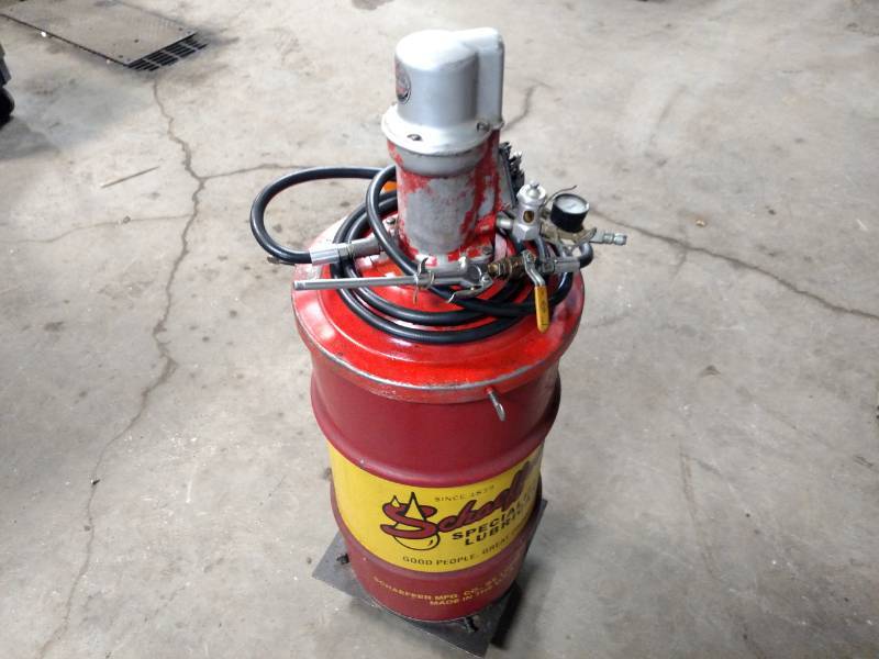lot 44 image: 293 Supreme Gear Lube 75W90 with Ai...