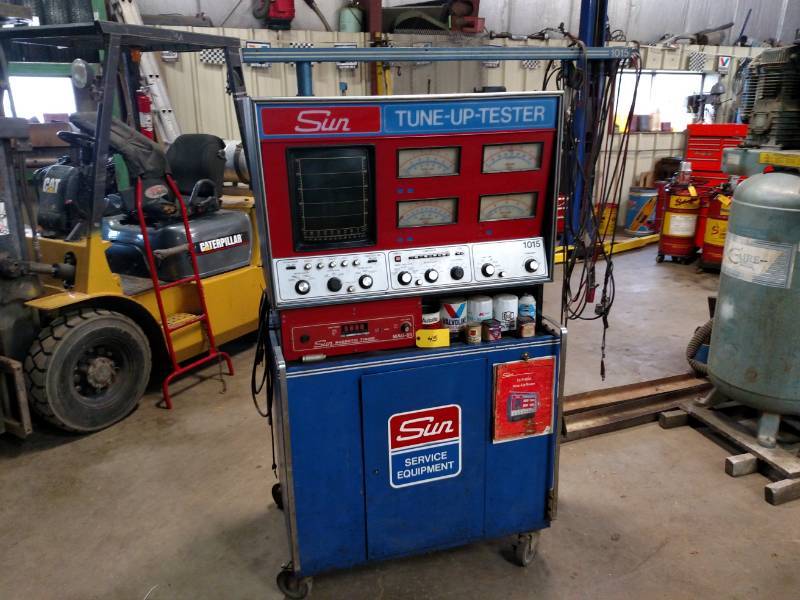 lot 45 image: Sun Model 1015 Tune-Up Tester with ...