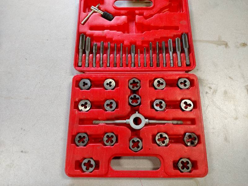lot 129 image: Grip STD Tap & Die Set...