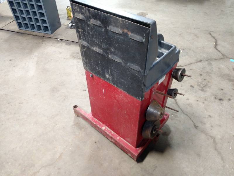 lot 273 image: Branick 3000 Computerized TruckCar...