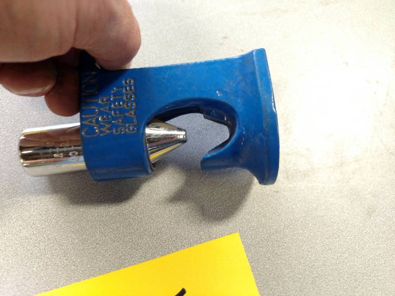 lot 325 image: Benchtop Crimper...