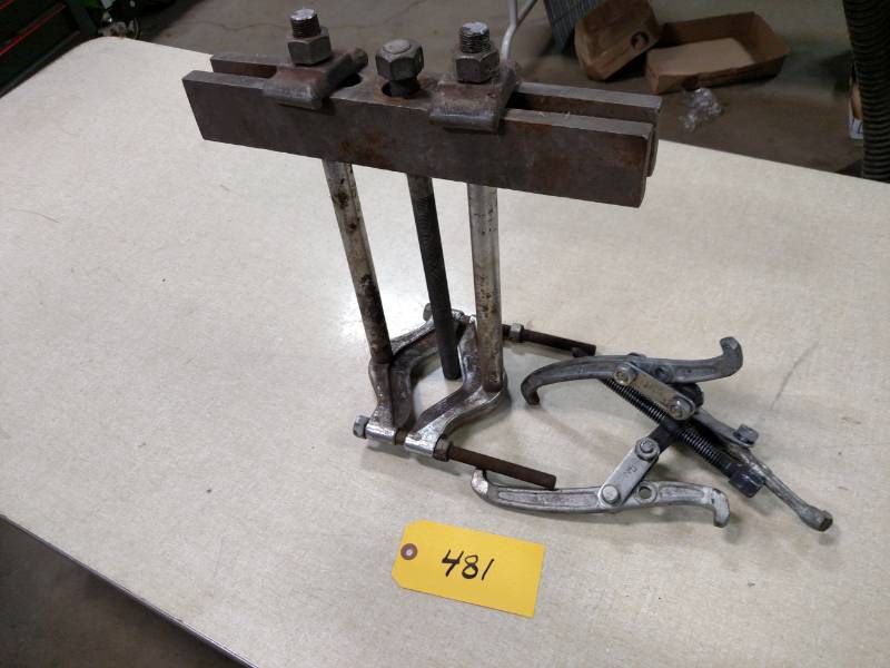 lot 481 image: Pullers...