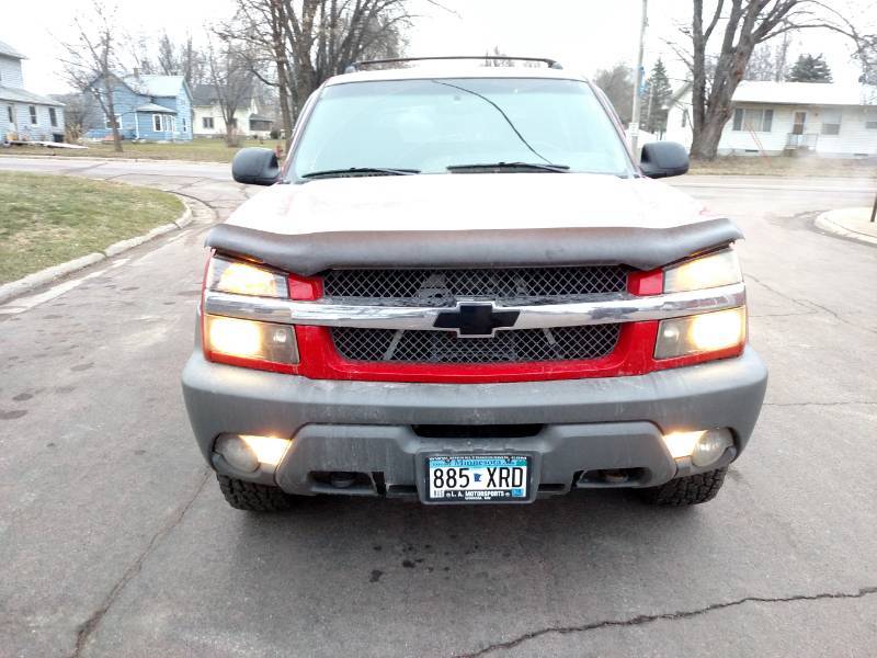 lot 15 image: 2002 Chevrolet Avalanche K2500, 810...