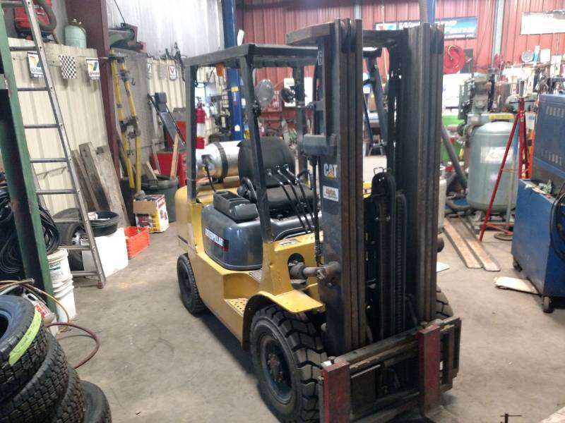 lot 1 image: Caterpillar Model GP25 LP Gas Forkl...