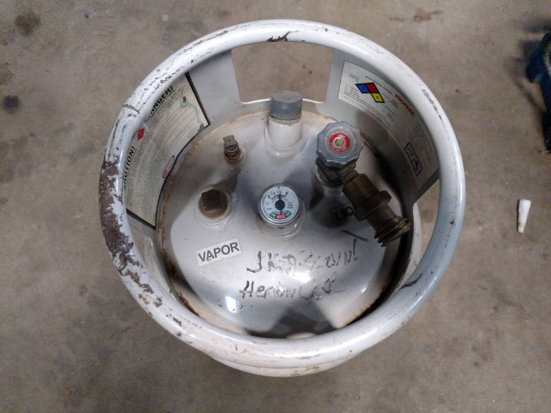 lot 2 image: Forklift LP Gas Tank...