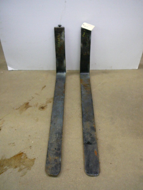 lot 4 image: 1 Pair of Class 2 Forks