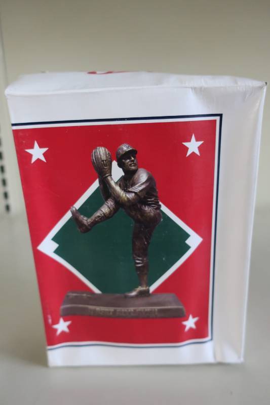 Minnesota Twins Bronze Statue Giveaway - Bert Blyleven