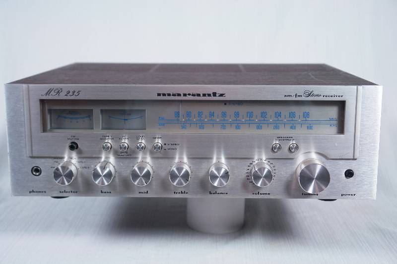 lot 9 image: Marantz AM-FM Stereo Receiver