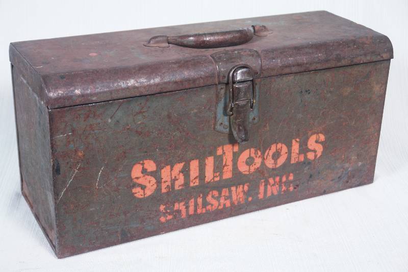 lot 16 image: Worm Drive Skilsaw and Steel Case