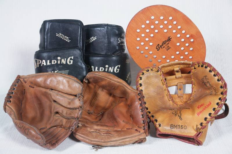 lot 22 image: Sporting Equipment Wall  Decor